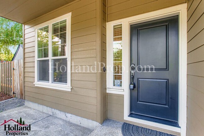 Building Photo - Modern Comfort Meets Urban Convenience in ...