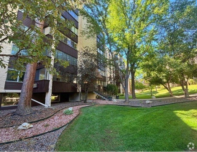 New Three Fountains Apartments for Rent with High Ceilings Denver, CO