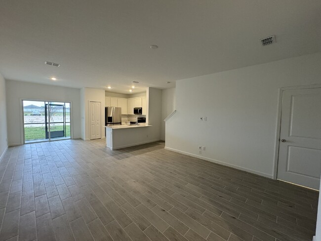 Foto del edificio - Brand New!! Mill Creek Townhome