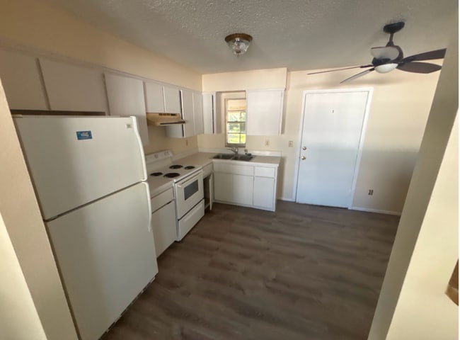 Foto del edificio - 15696 Bolesta Rd