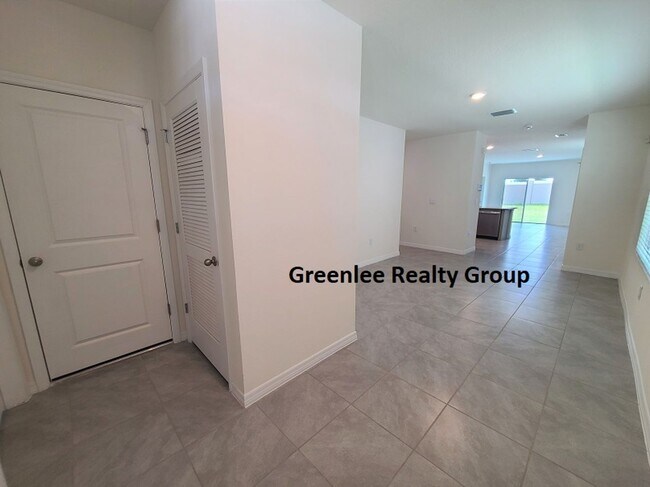 Building Photo - Only 2 Years Old! 3 Bed/2 Bath/2 Car Garag...