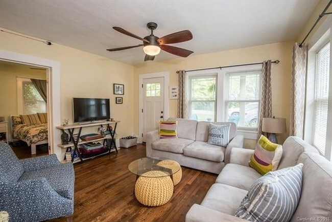Building Photo - Biltmore Village Duplex!