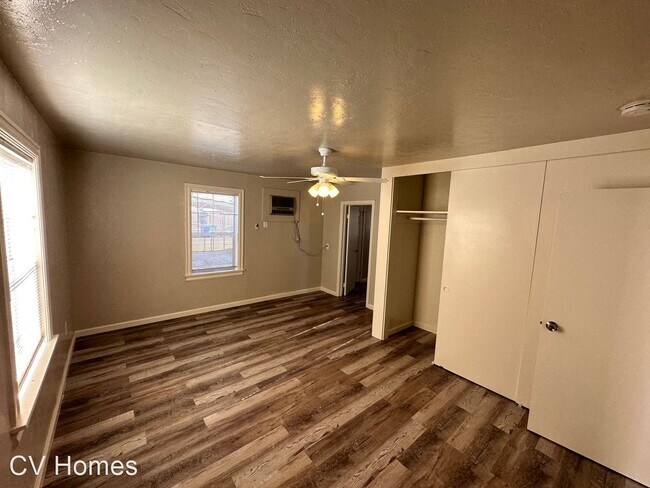 Foto del edificio - 3 br, 1 bath House - 385 E. Houston St.