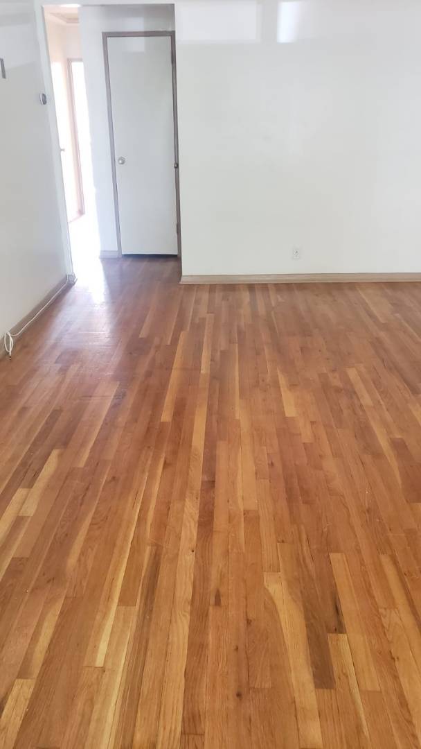 Foto del edificio - 1594 E 49th St