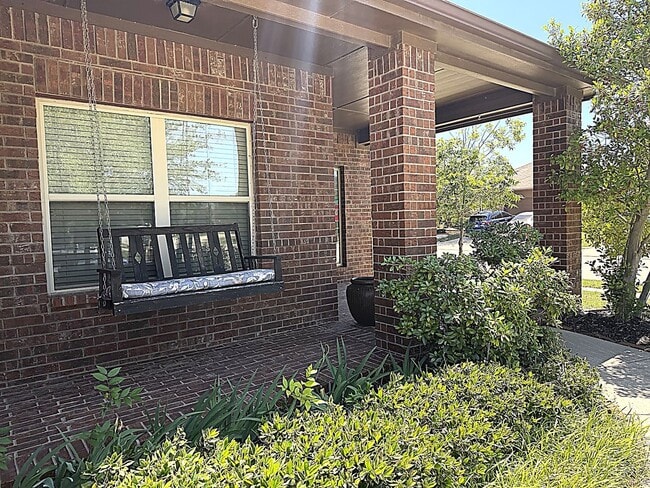 Building Photo - 1800 Potrillo Ln