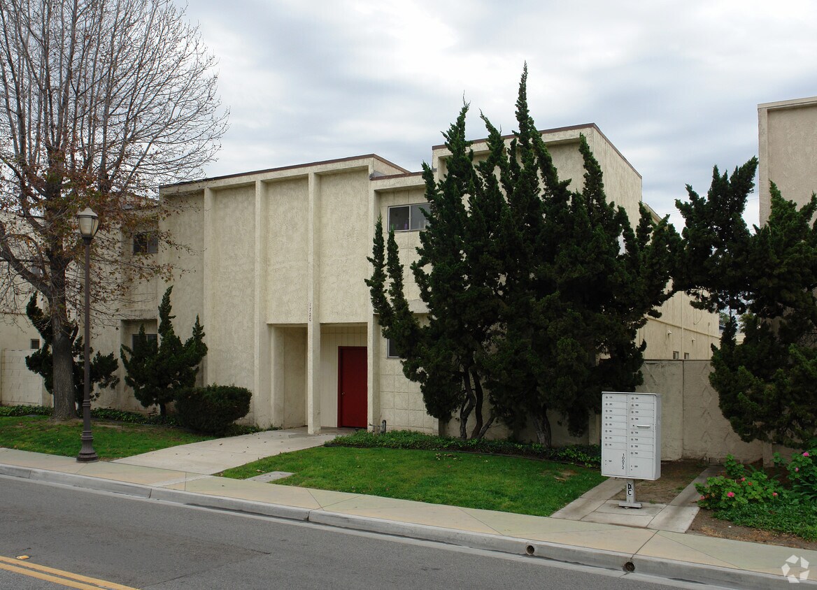 Primary Photo - 1720 Ventura Blvd