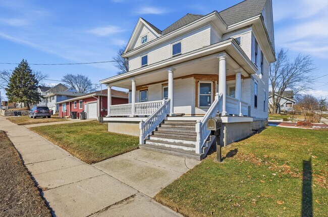 Foto del edificio - 808 W Main St