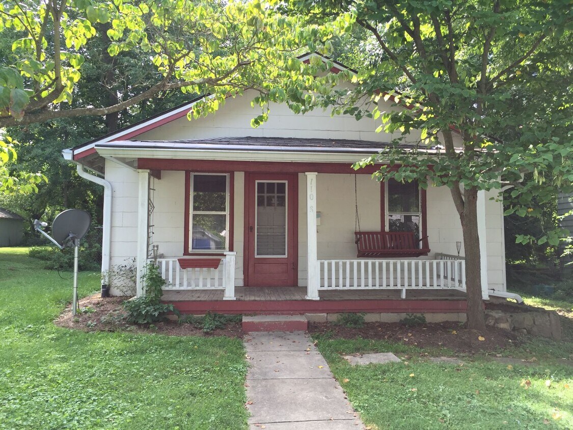 Primary Photo - 110 S Clark St