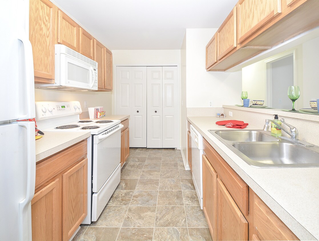 South Pointe 16505 Grace Ct Southgate, MI Apartments for Rent in