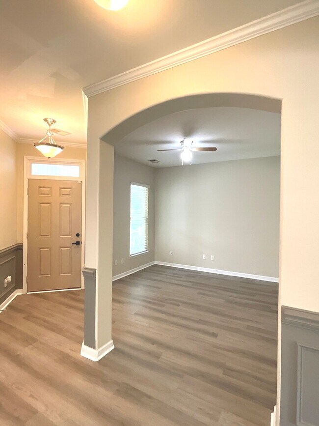 Building Photo - Great Amenities