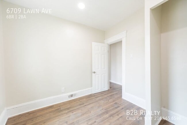 Building Photo - Elegant 6-Bedroom, 2-Bath Retreat: The Epi...