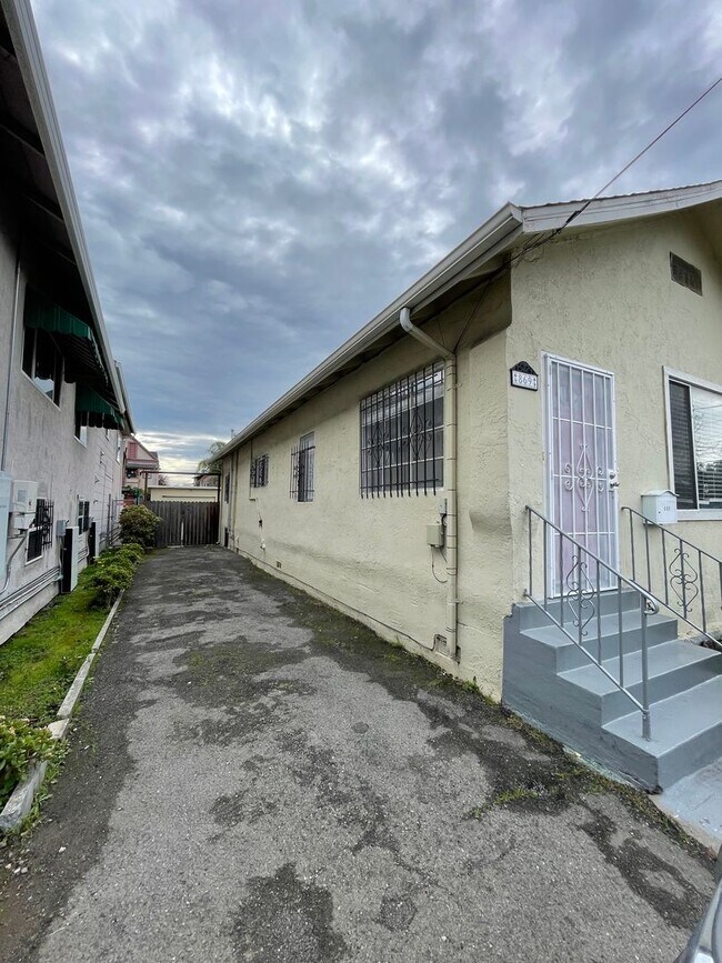 Foto del edificio - 869 Brockhurst St