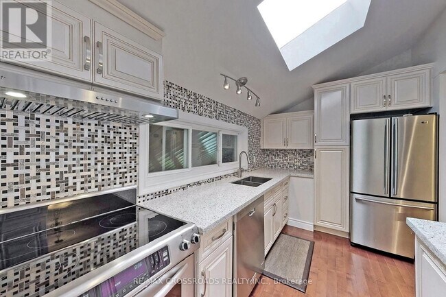 Photo du bâtiment - 16 Sandalwood Pl