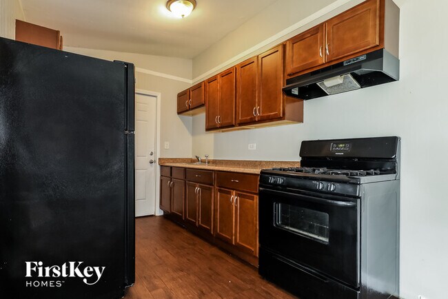 Building Photo - 16759 Artesian Ave
