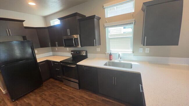 Foto del edificio - 2 Bedroom / 1 Bathroom in NE Bend