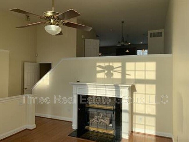 Building Photo - 436 W 5th Ave