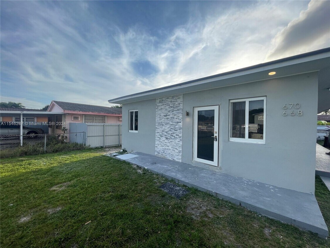 Primary Photo - 668 NW 44th Ave