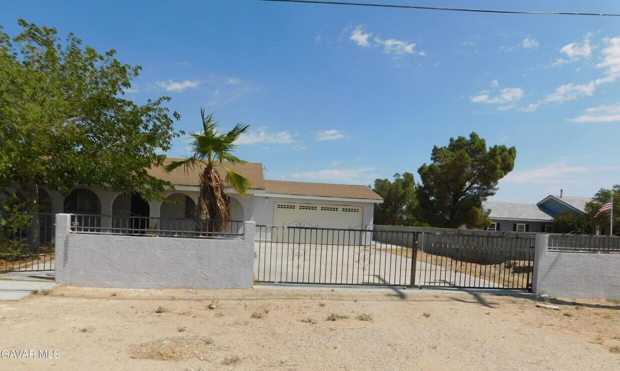 Foto principal - 9841 Mendiburu Rd