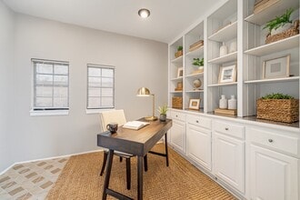 2712 W Holcombe Blvd