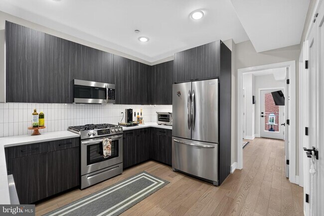 Foto del edificio - 2457 Carpenter St