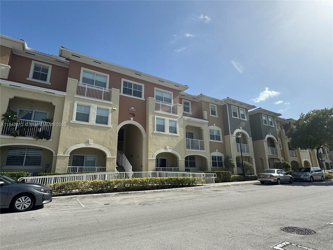 Building Photo - 10800 NW 88th Terrace