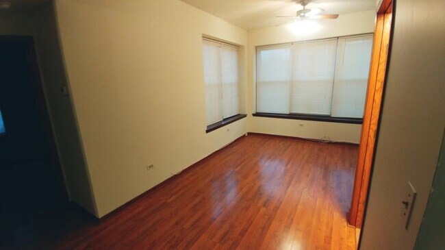Building Photo - 1 bedroom in Chicago IL 60640