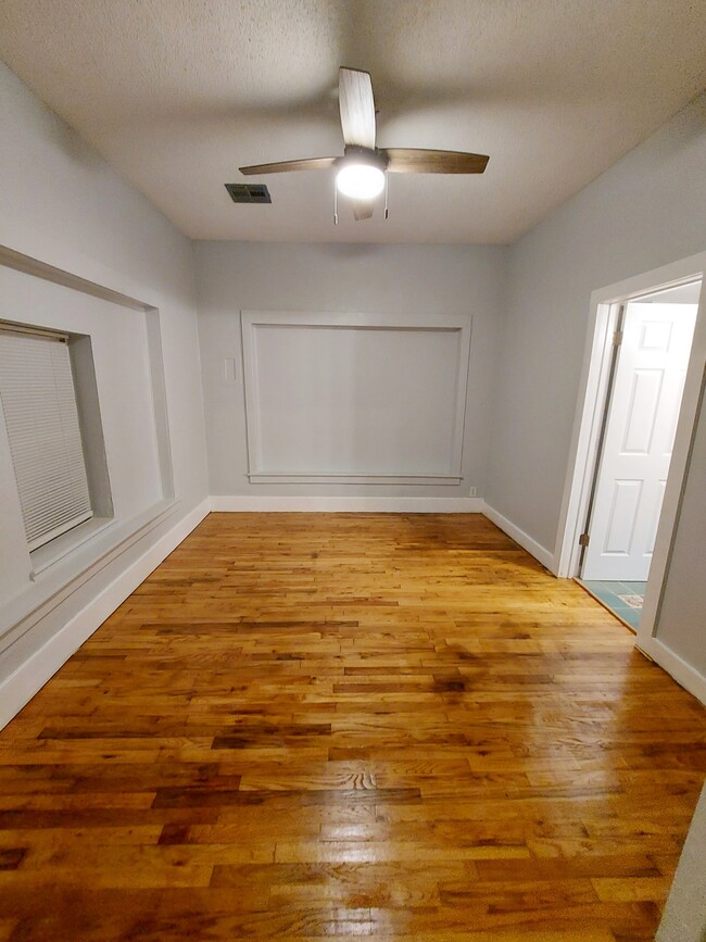 Foto del edificio - 1135 E 9th St