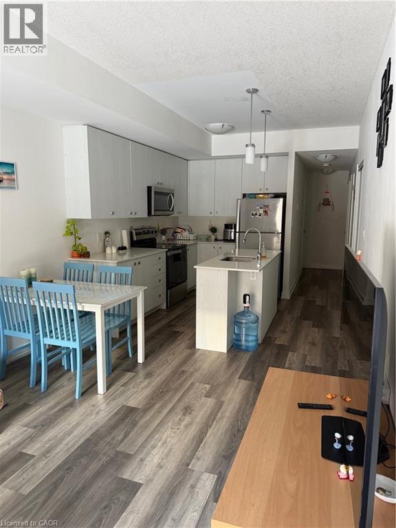 Building Photo - 20 Palace St