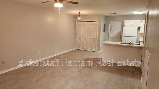 Foto del edificio - 5247 Crystal Ct