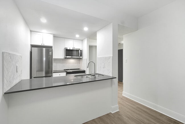 Building Photo - 1360 Hornby Street
