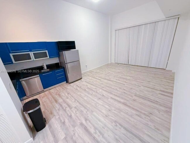 Building Photo - 253 NE 2nd St