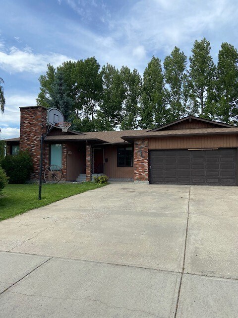 Building Photo - 3 Bed 2 Bath Unit in Didsbury, AB