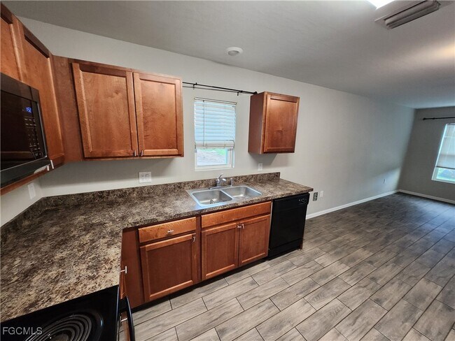 Foto del edificio - 616 NE 24th Terrace