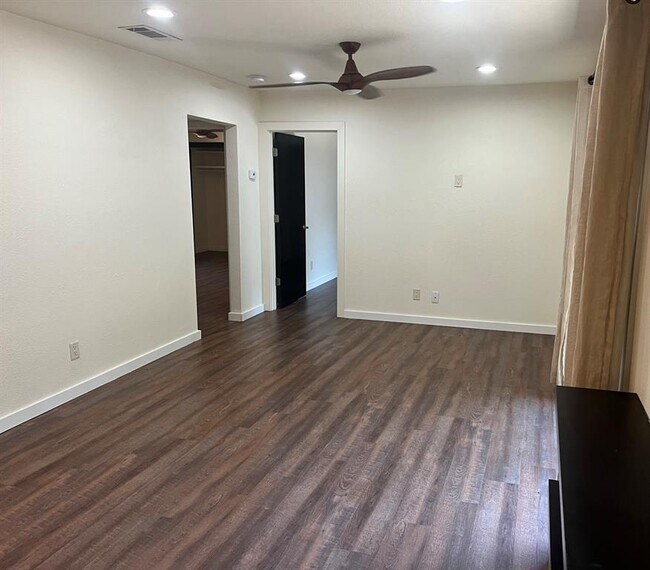 Building Photo - 4121 Avondale Ave