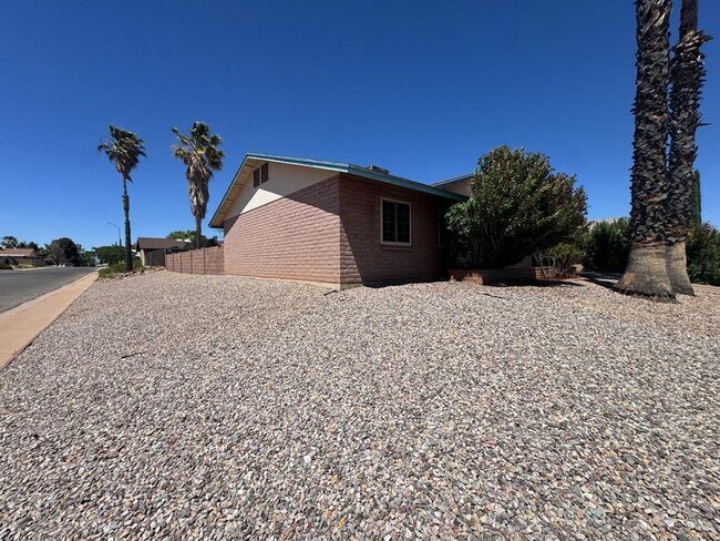 Foto del edificio - 1205 E Cottonwood Dr