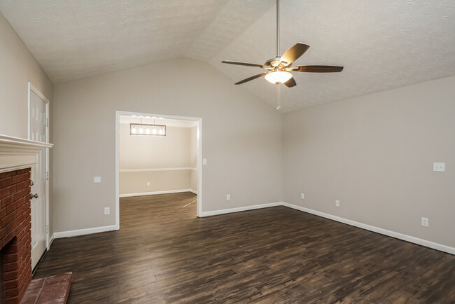 Building Photo - Charming Ranch Home!