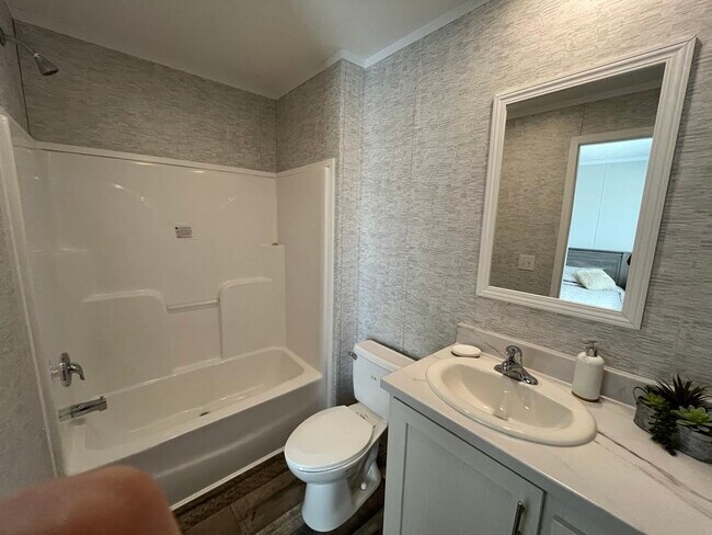 Foto del edificio - 600 Holly Dr