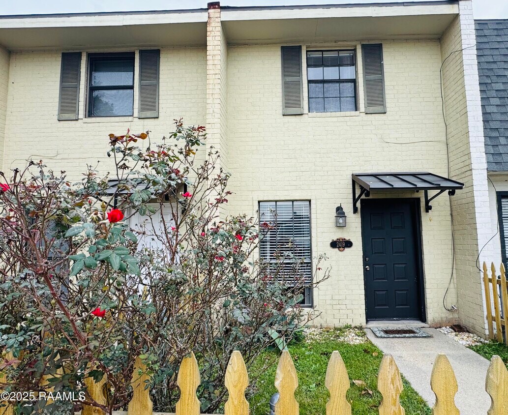 Primary Photo - 2419 Robley Dr