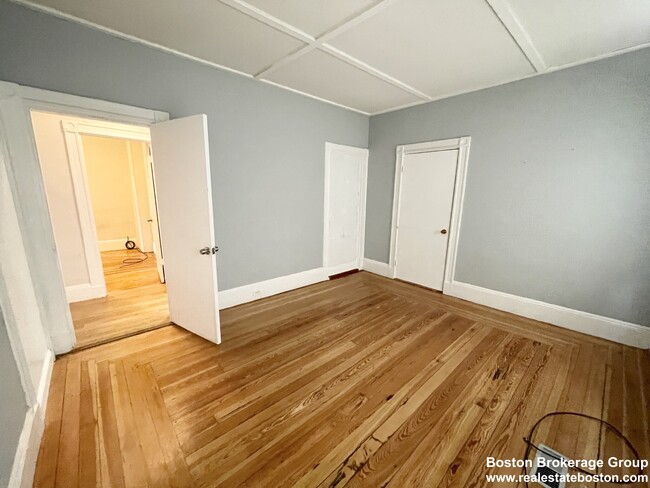 Building Photo - 9 Wave Ave