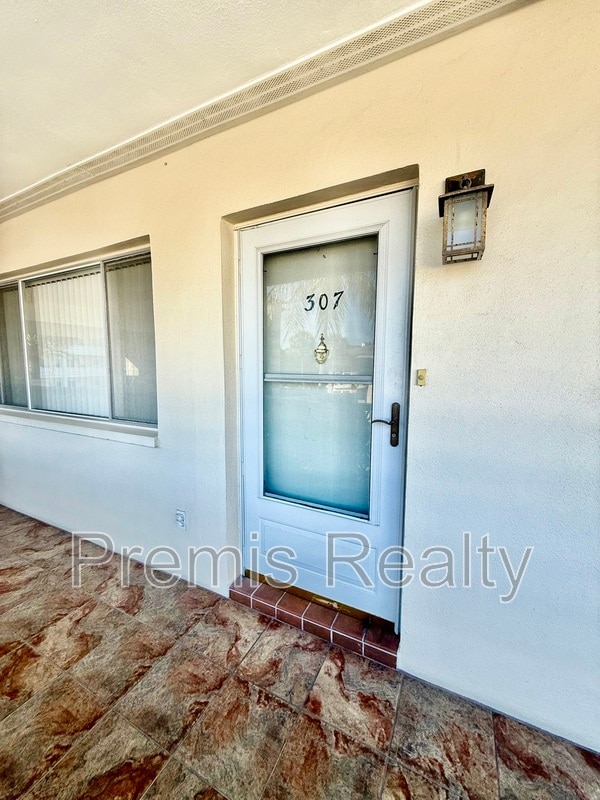 Building Photo - 1235 S Highland Ave