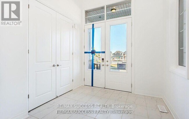 Building Photo - 3130 TRAVERTINE Dr