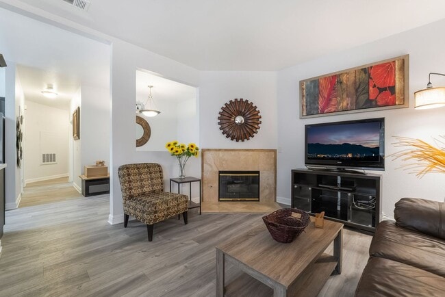 Building Photo - 3 Bedroom Furnished Condo in Spanish Palms