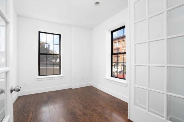 Foto principal - 4 bedroom in BROOKLYN NY 11226