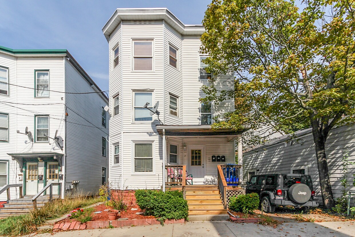 Primary Photo - 17 Boynton St