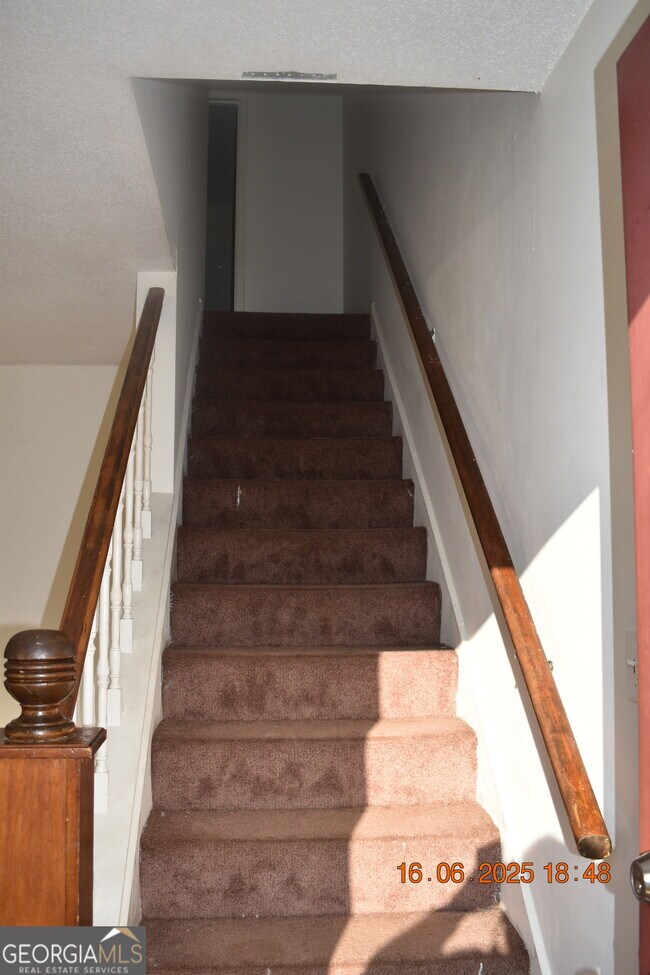 Foto del edificio - 4934 Log Cabin Dr