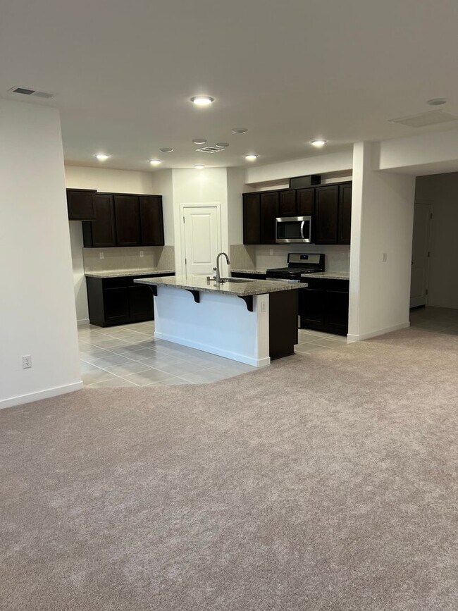 Building Photo - 681 Estancia Ct