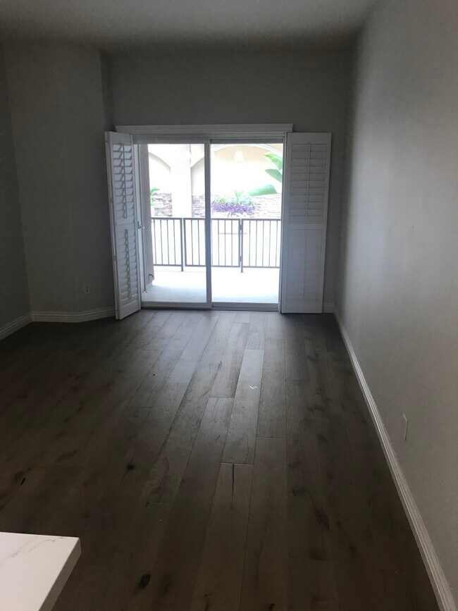 Living room - 2750 Artesia Blvd
