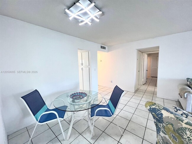 Building Photo - 3030 Marcos Dr