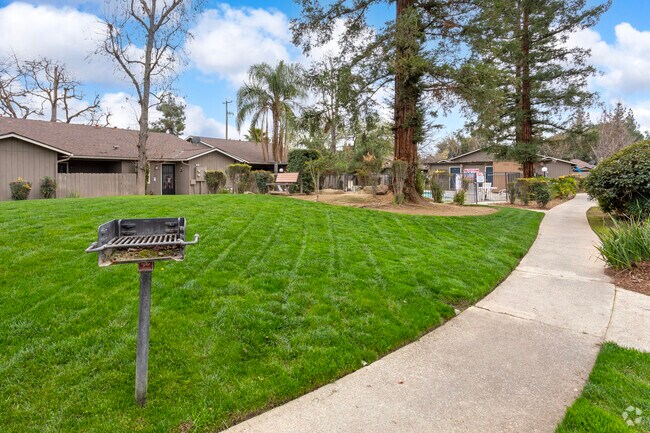 Área de picnic - Dry Creek Meadows Apartments