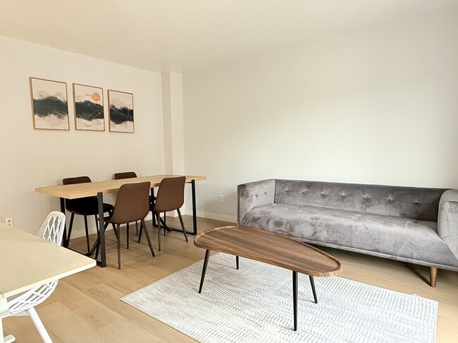 Photo du bâtiment - 1989 Wyandotte St W